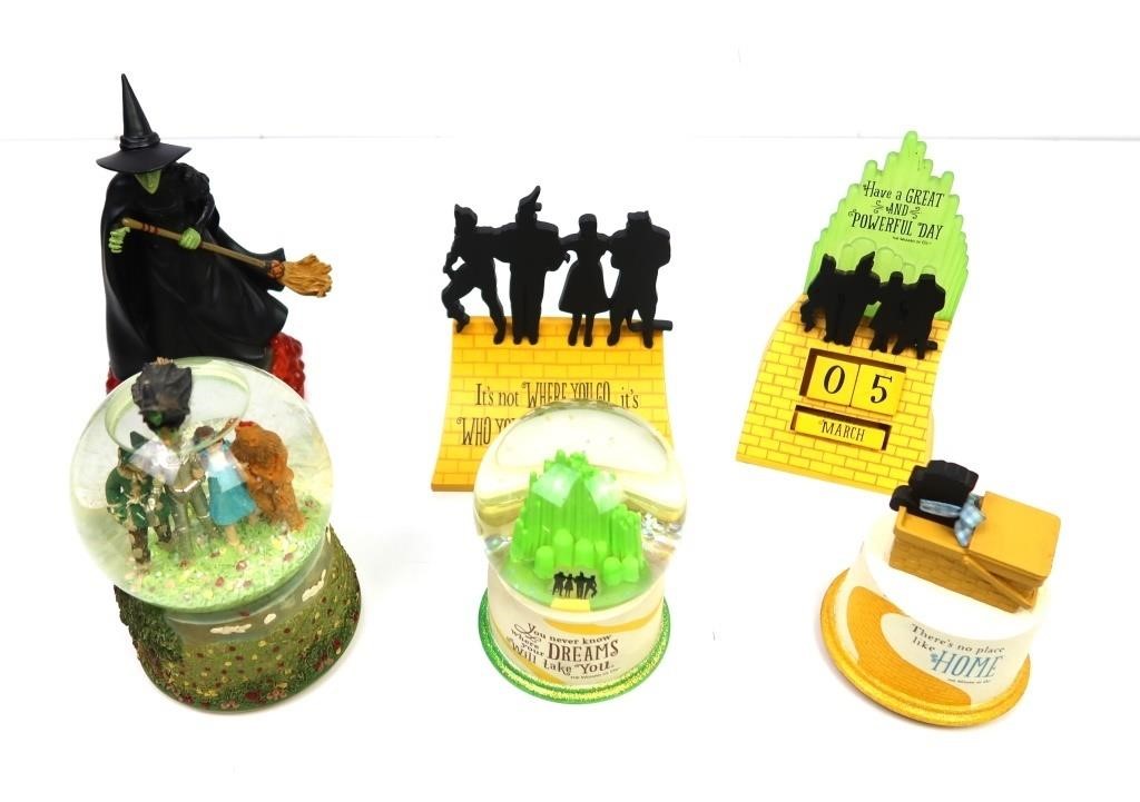 ASSORTMENT OF WIZARD OF OZ COLLECTIBLES