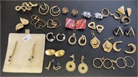 Earrings.: 17 pairs of earrings