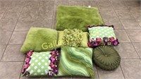 Large selection of decorative throw pillow's with