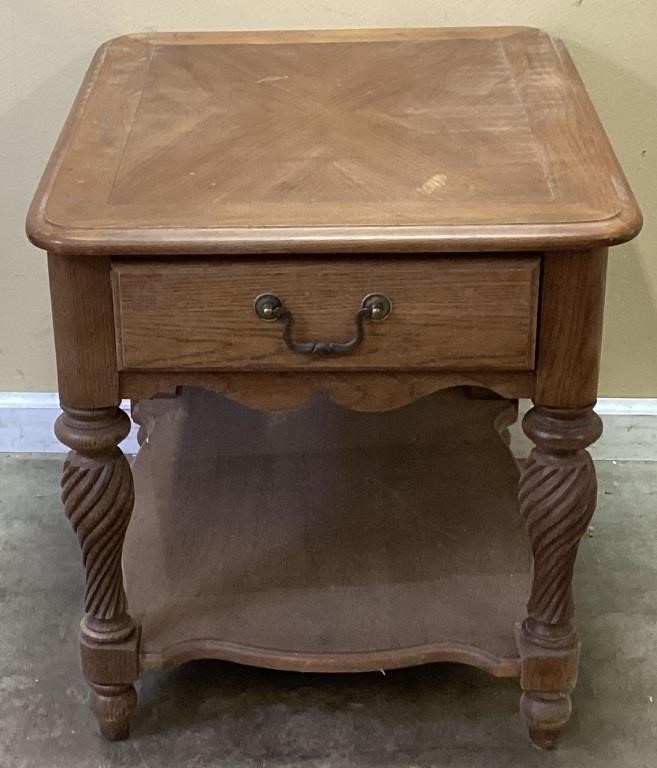 RIVERSIDE FURNITURE CORP END TABLE