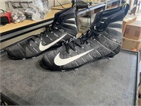Nike football cleat size 16, BV6699-001
