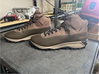 Merrel hiking shoe, brown, size 16, J19273