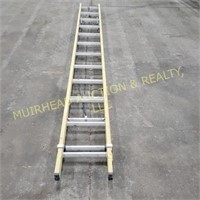 ROCK RIVER 24' FIBERGLASS EXTENSION LADDER