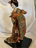 Geisha Statue