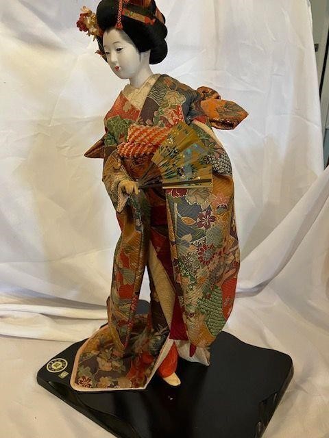 Geisha Statue