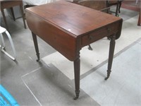 Mahogany drop leaf parlor table-fluted legs