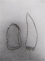 - 2 vintage necklaces