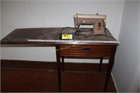 Vintage SInger Sewing Machine & Sewing Table