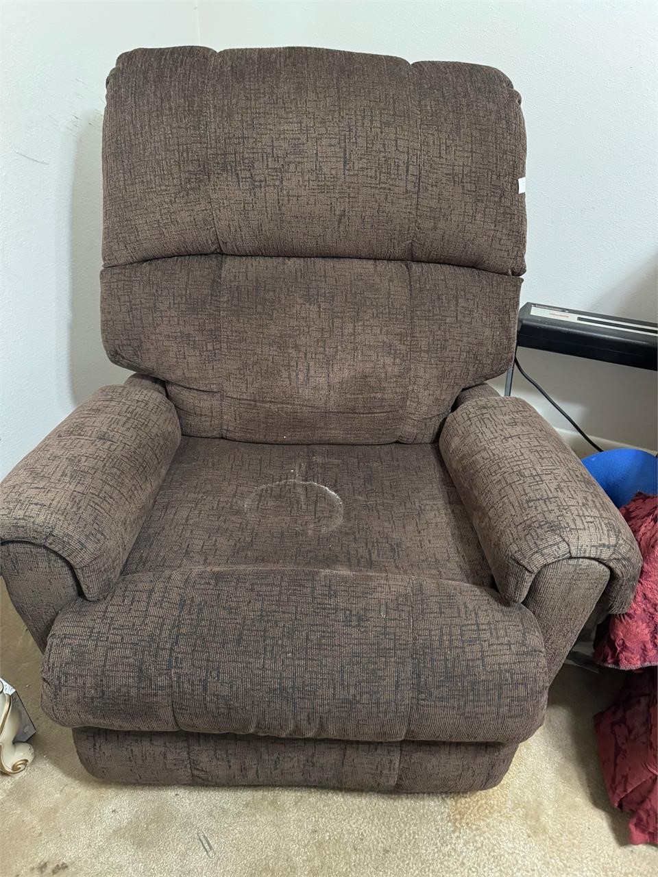 BROWN RECLINER