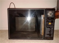 810 - JCP COUNTER MICROWAVE OVEN