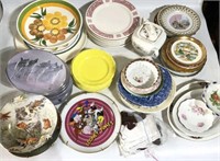 Lot of Vintage Plates Decorative Looney Tunes