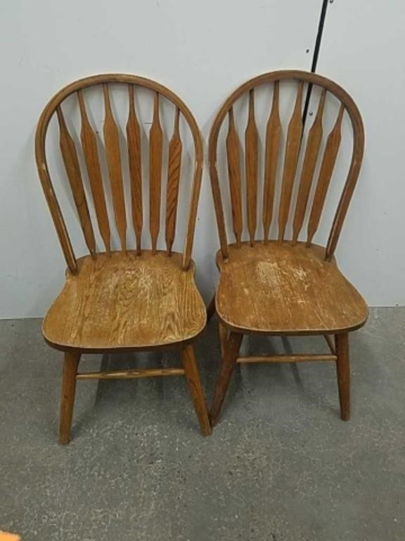 Two vintage wooden chairs measures 19 in from