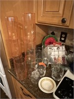 LOT OF MIXED KITCHEN / GLASSWARE