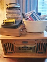 REPRODUCTION TABLE TOP TURNTABLE/CD/CASSETTE PLAYE