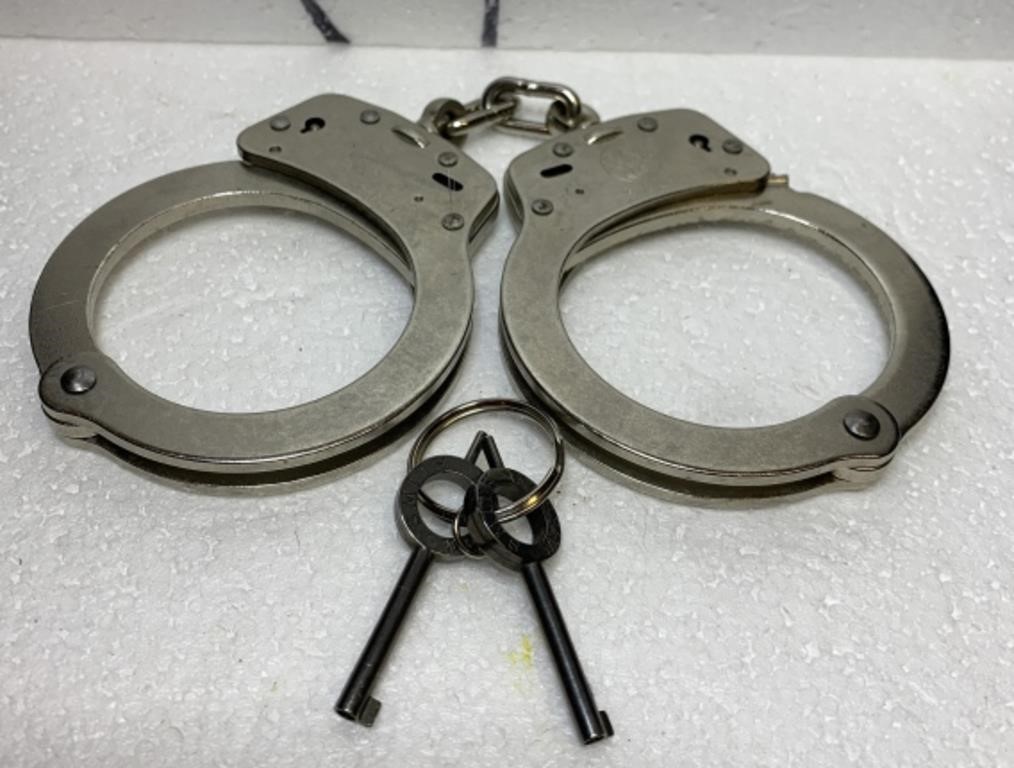 Hand cuffs with key
