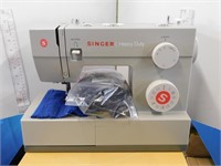 SINGER SEWING MACHINE PORTABLE   UNTESTED
