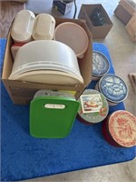 Tupperware & rubber maid containers tins