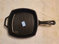 LODGE #8 SQUARE CAST IRON SKILLET