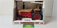 Case IH International 826, NIB, Ertl, 199