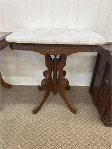 Victorian walnut lamp table with a marble top has
