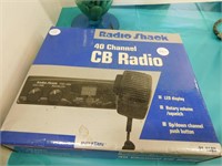 RADIO SHACK CB RADIO IN ORIGINAL BOX,