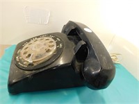 BLACK VINTAGE DIAL TELEPHONE