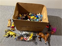 LOT: Action Figures & Toys