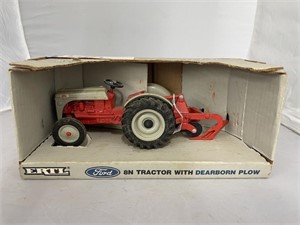 Ertl Die Cast Ford Tractor 1:16 in Box