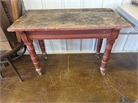 Primitive Farm Table ( NO SHIPPING)