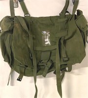 MILITARY DUFFLE BAG BACKPACK IN USED CONDITION.
