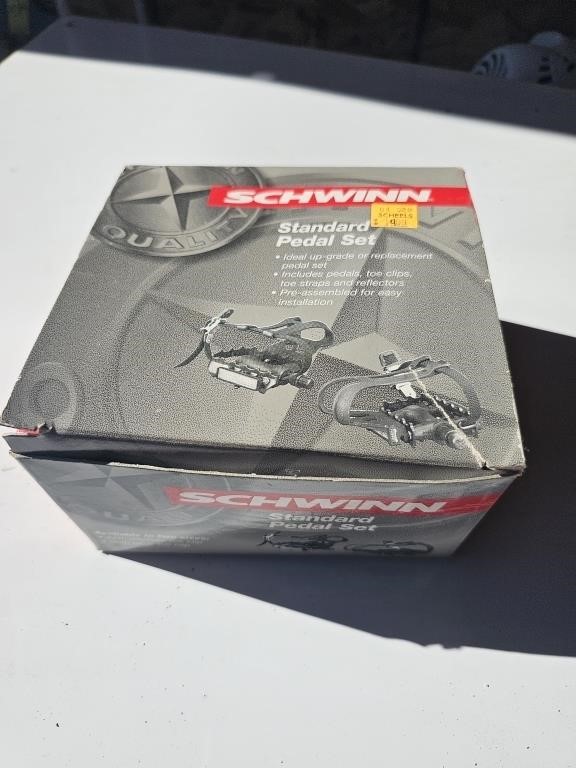 Schwinn Standard Pedal Set - appears to be new