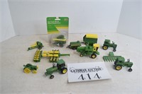 1/64 John Deere Tractors & Equipment