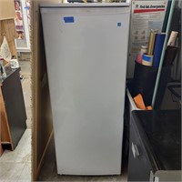G335 Danby upright Freezer- working