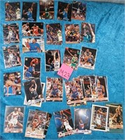 11 - LOT OF COLLECTIBLE BASKETBALL CARDS (M27)