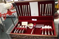 LARGE SET OF ROGERS BROS SILVER PLATE FLAT WARE