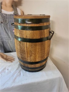 Oak barrel bin
