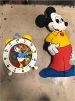Lot of 2 vintage Disney items - Donald Clock