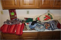 Lot with Kitchen Towels, Hot Pads, Placemats, Etc.