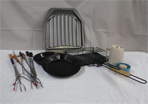 Grilling pan, grilling basket, two plates,