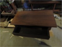 COFFEE TABLE WITH DRAWER