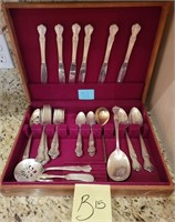 26 - 32 PIECE SILVER PLATE FLATWARE (B15)