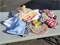 Bed & Kitchen: Tablecloths, Aprons, Bedspread, ...
