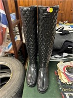 LADIES SIZE 8 BOOTS