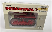ERTL  Case International T-340 Crawler- 1/16
