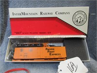 HO KIT - REFRIGERATOR CAR - FRUIT EXPRESS PREMIUM