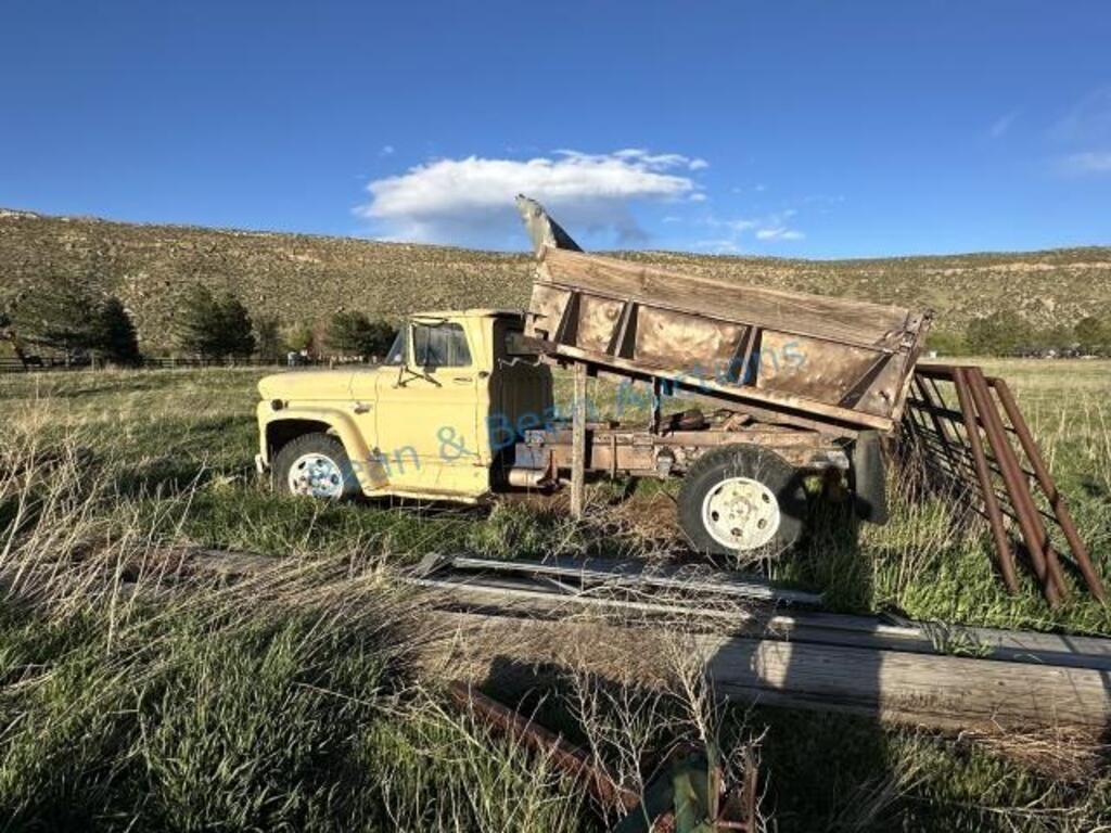 1960 GMC 4000 dump truck