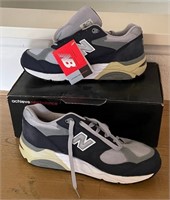 W - PAIR OF NEW BALANCE SHOES SIZE 11 (F7)