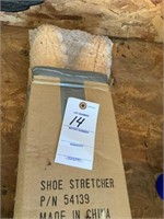 pair of shoe stretchers “nib"