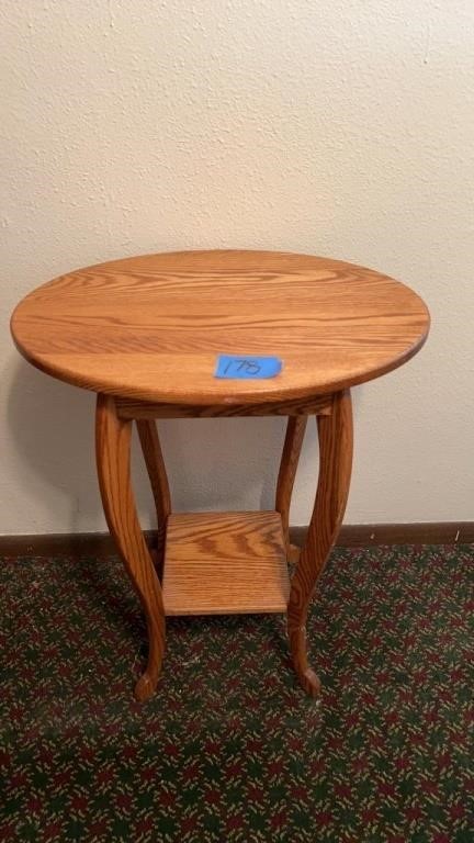Oval side table : 21.75”x16”x28”