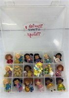 STRAWBERRY SHORTCAKE MINI DOLLS IN CASE